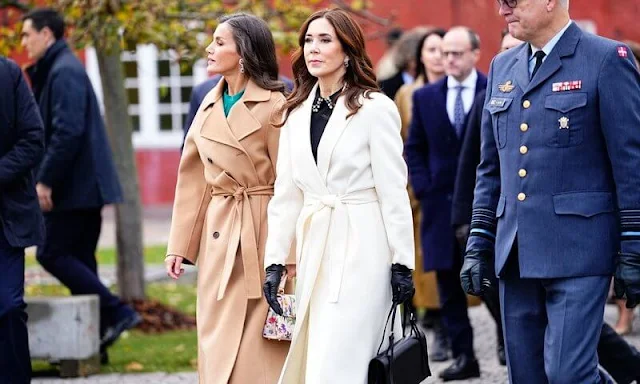 Queen Letizia wore a green midi dress by Dandara, and Carolina herrera coat. Princess Mary wore a Red Valentino top