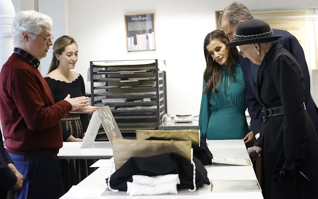 Queen Letizia wore a green midi dress by Dandara, and Carolina herrera coat. Princess Mary wore a Red Valentino top