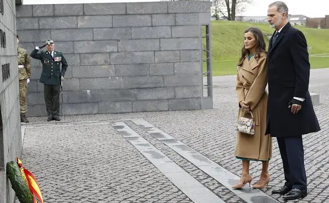 Queen Letizia wore a green midi dress by Dandara, and Carolina herrera coat. Princess Mary wore a Red Valentino top