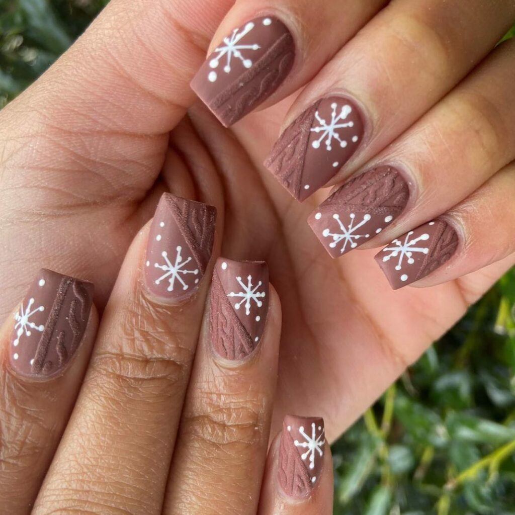 Christmas Sweater Style: Deck Your Nails