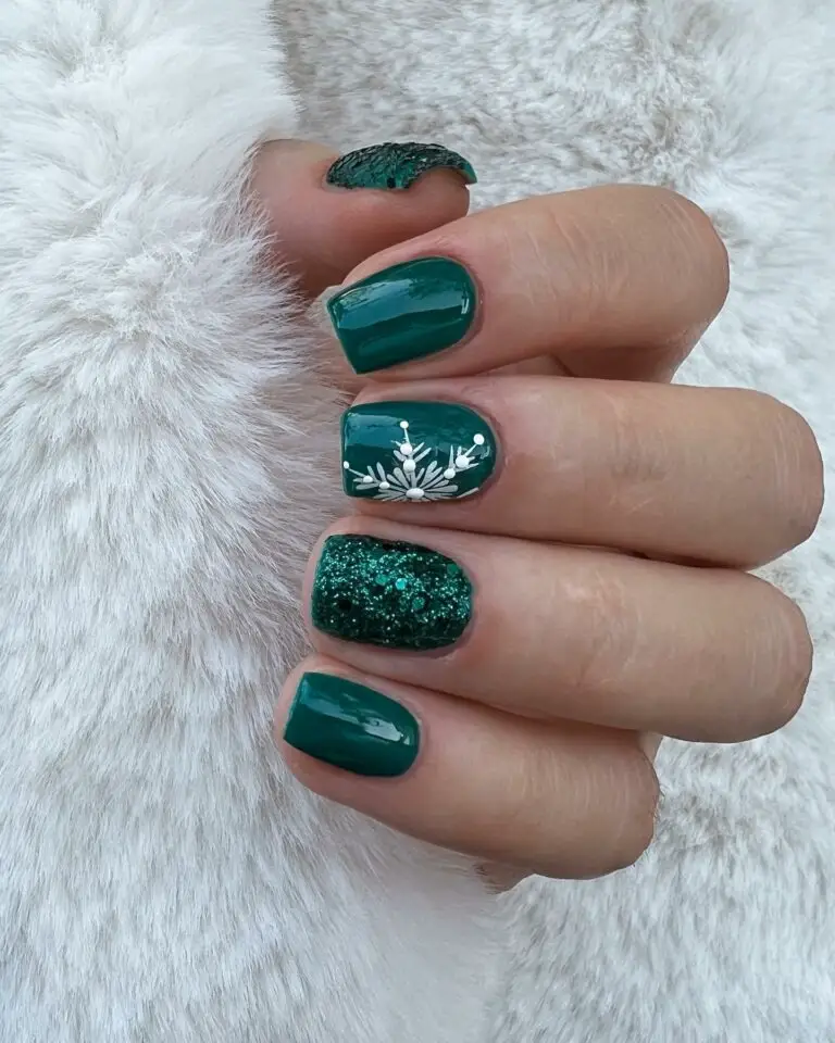 Short Green Winter Square Nails: A Unique Touch