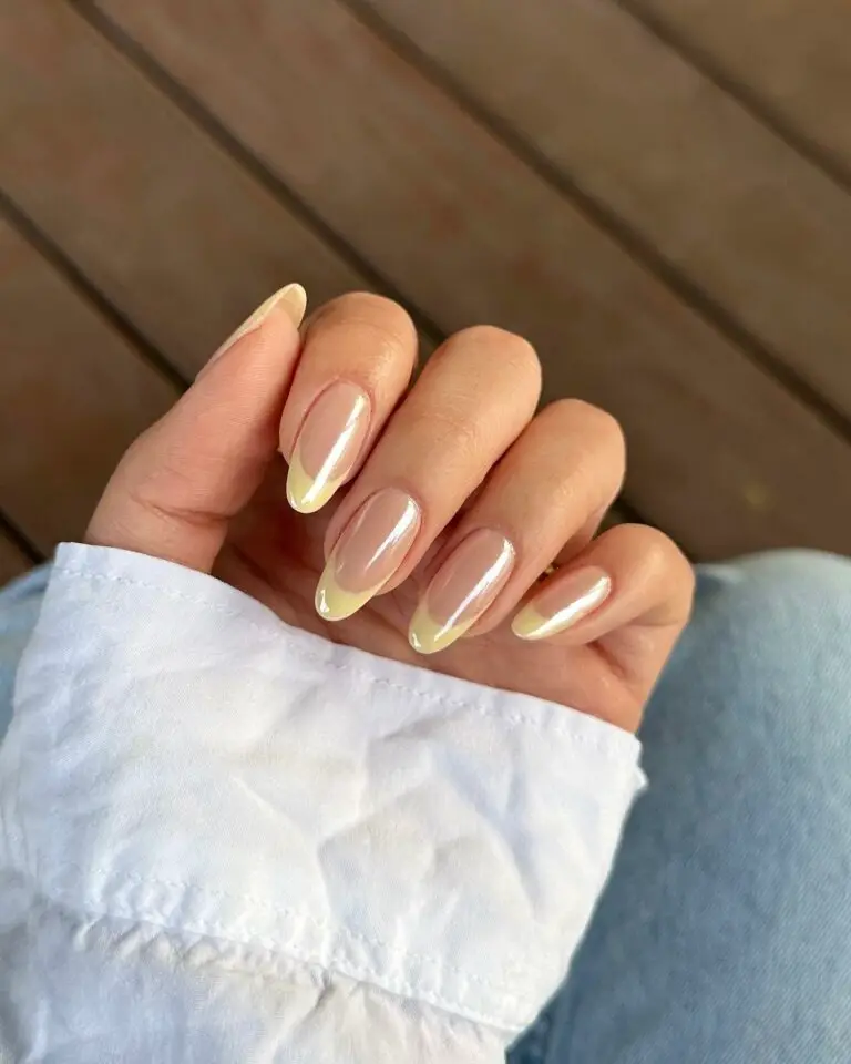 Smooth Shapes: Nostalgic Winter Nail Designs