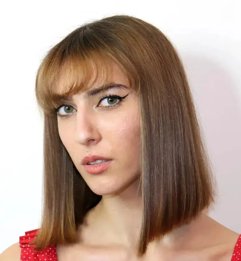 Chic and Classic: Blunt Lob with Rounded Bangs