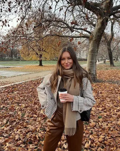 Fall Fashion for Coffee Dates: Cozy and Stylish Outfit Ideas - Coffee Date Outfit Ideas: 