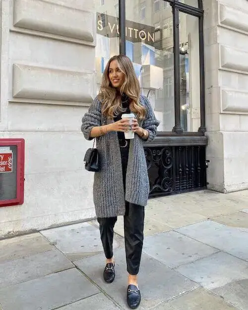 Fall Fashion for Coffee Dates: Cozy and Stylish Outfit Ideas - Coffee Date Outfit Ideas: 