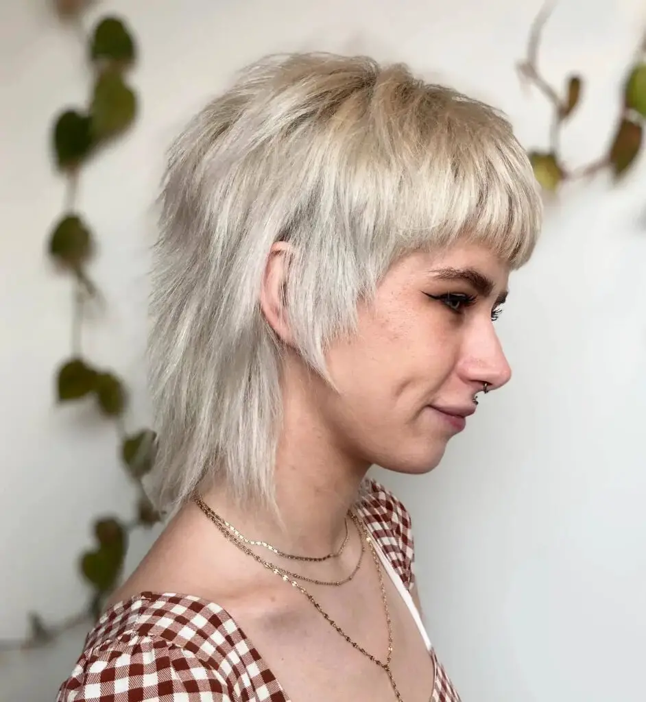 Platinum Elegance: Wolf Style with Razor Cut Layers