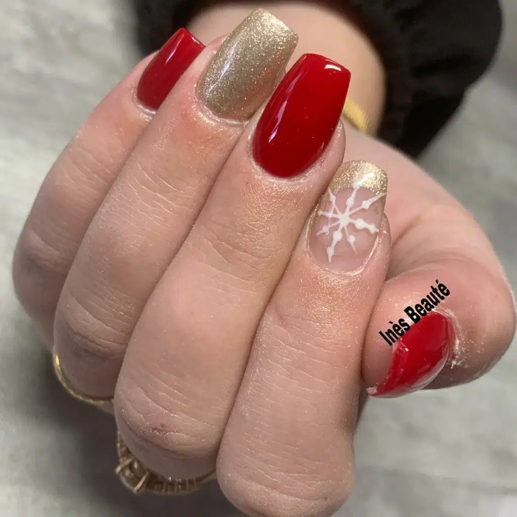 Red and Gold Allure: Stunning Christmas Nail Art