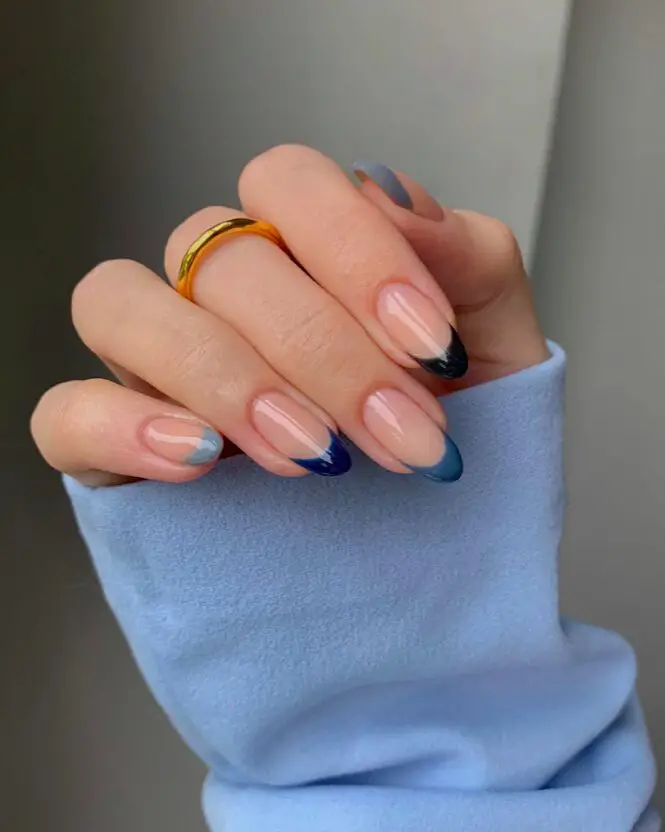 Amber's Blue Gradient Tips: Gradient Perfection