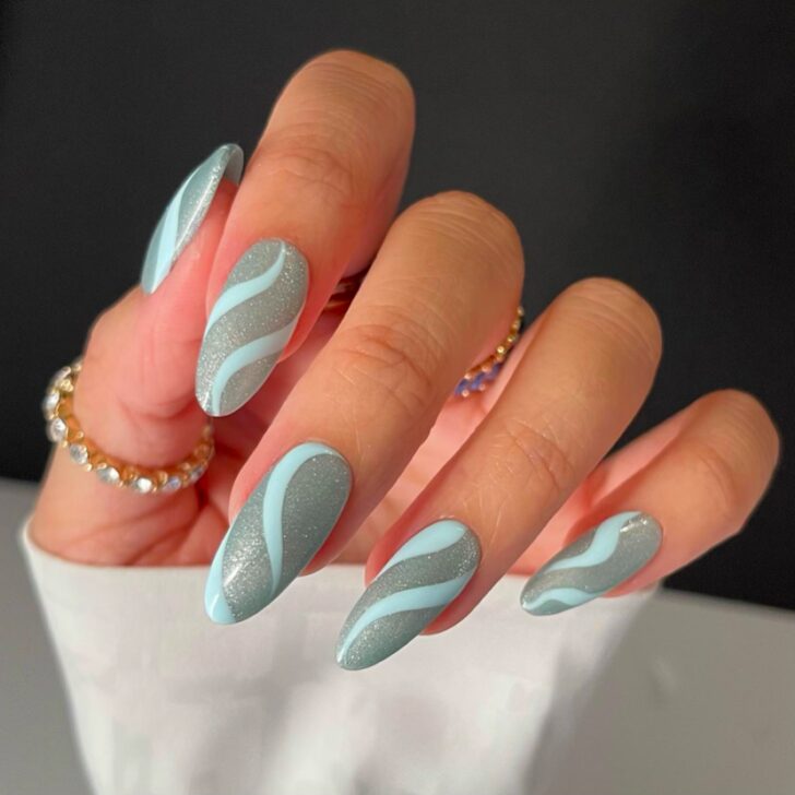 Aby's Two-Toned Swirls: Artistic Winter Nail Expression