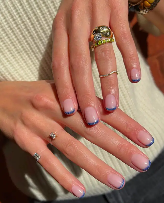 Iram's Short Glitter Tips: Quick Winter Nail Sparkle