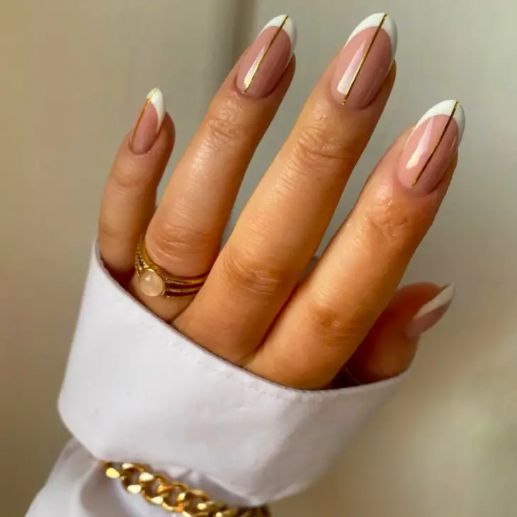 White and Gold Nails by Maria – Elegant and Luxurious Nail Designs