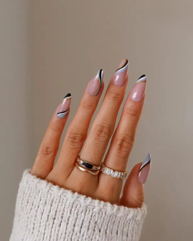 45+ Stunning January Nail ideas 2024: Monochrome with Glitter Nails by Vivian – Sparkle in Style