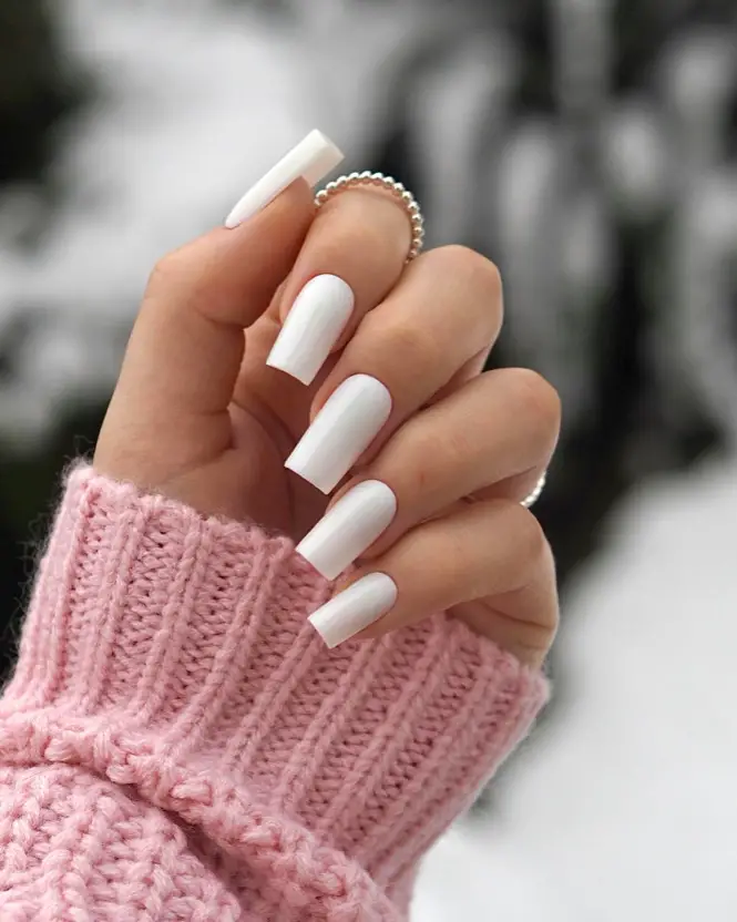 Winter White Nails by Oliwia – Elegant Nail Art Ideas