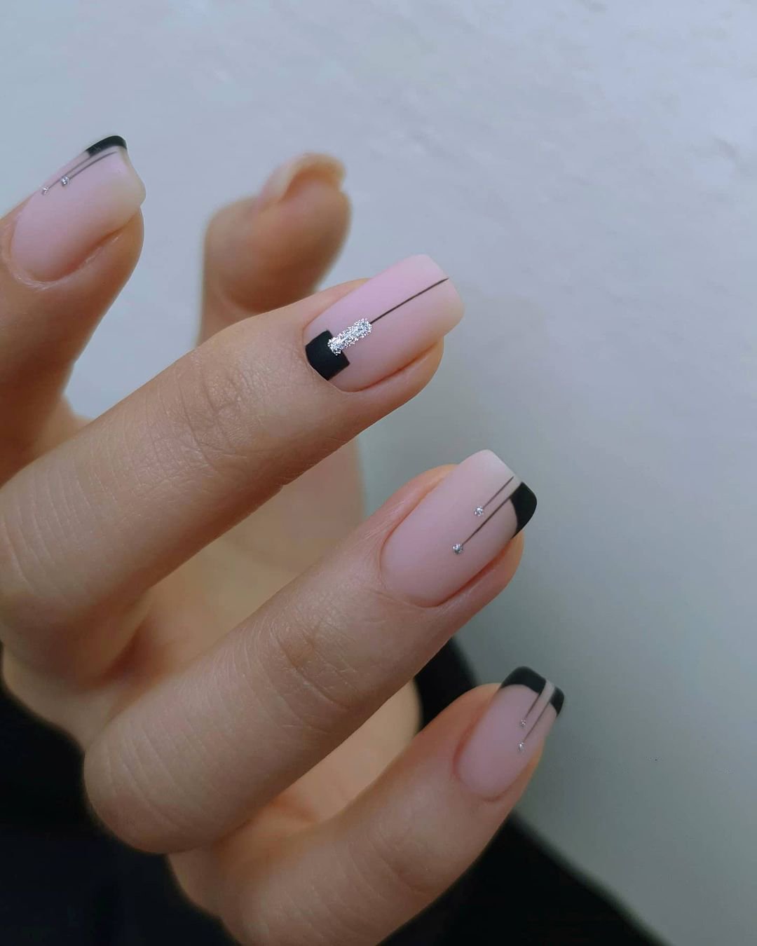 Wedding Nail Ideas 2024 / nail ideas for wedding minimalistic casual with black stripes kangannynails