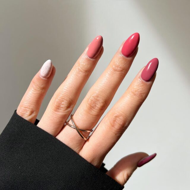 Sami's Chic Pink Gradient: A Stunning February Nail Idea