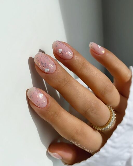 Paulina's Sparkling February Nails – Must-Try Designs!