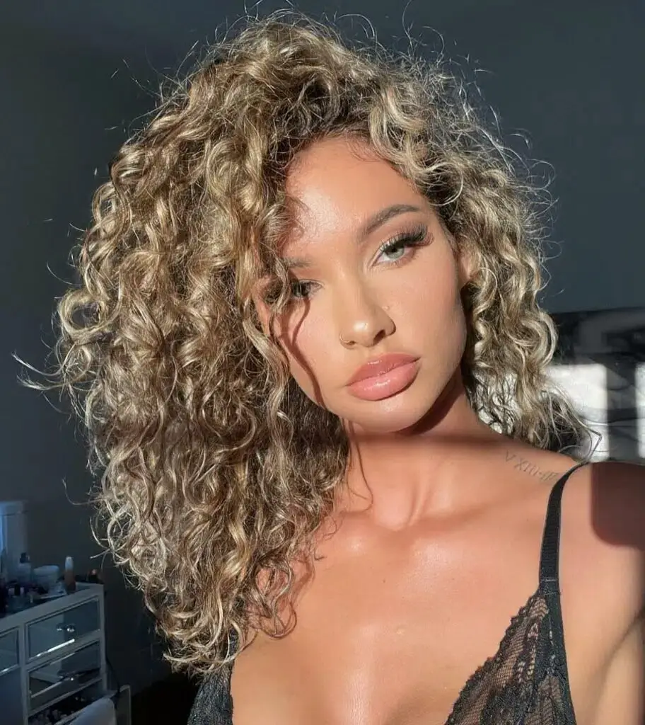 33 Sizzling Concepts for Blonde Balayage on Dark Curly Hair