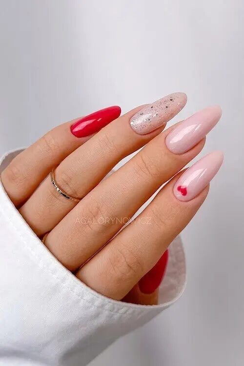 45 Easy Valentines Day Nails Ideas: Sparkle on Valentine's Day with Glitter Nails: Trendy Ideas