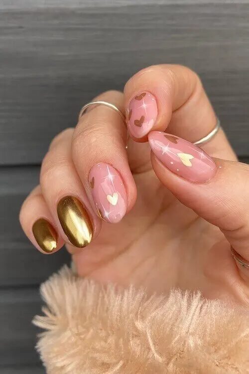 Unique Gold Nails: Stand Out with Glamorous Valentine's Day Nails