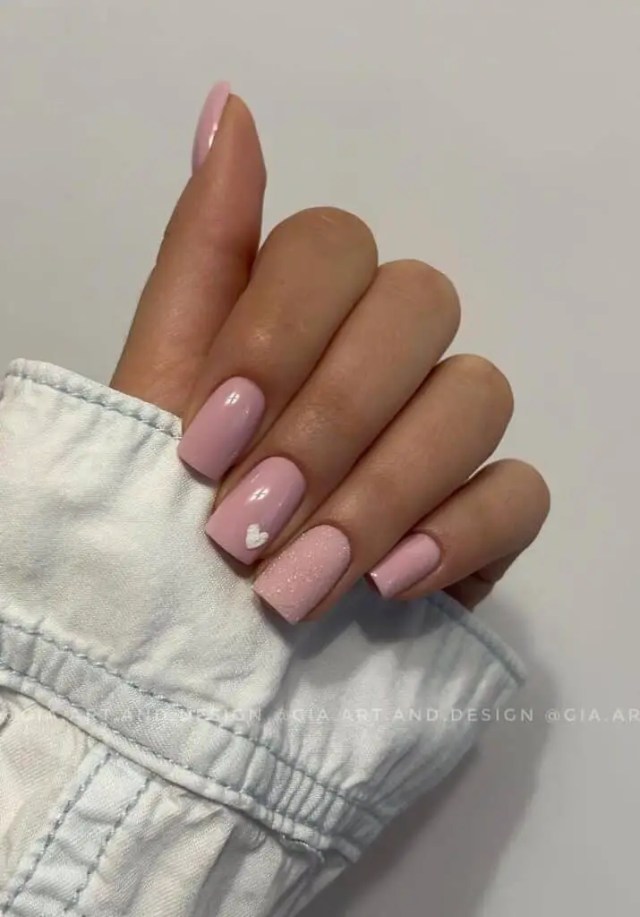 Valentine’s Day Nails | Pretty in Pink: Nails with Heart and Glitter Accents