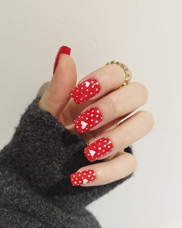 Minimalist Valentine’s Nails 2024: Simple & Stunning Trends