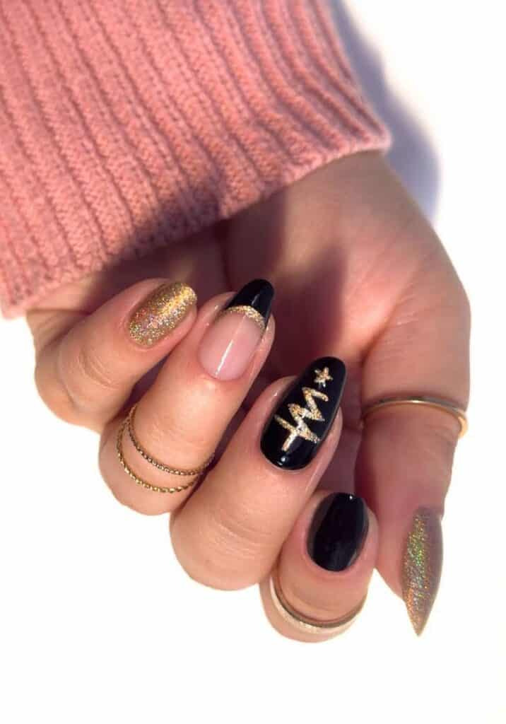 Black & Gold Christmas Tree Manicure