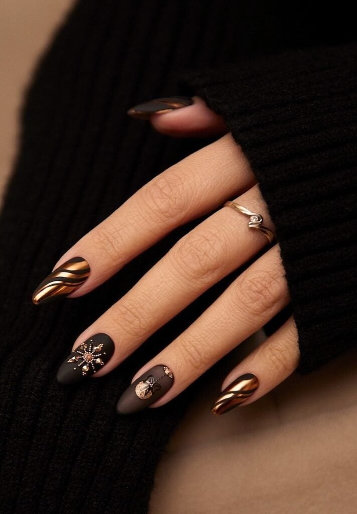 Gold & Black Christmas Manicure