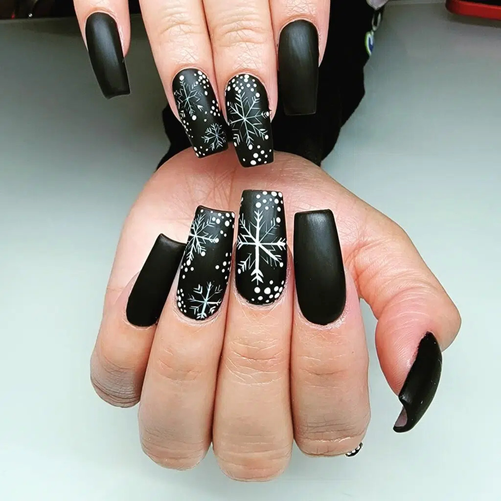 Chic Holiday Nails: 24+ Simple Black Christmas Nail Ideas