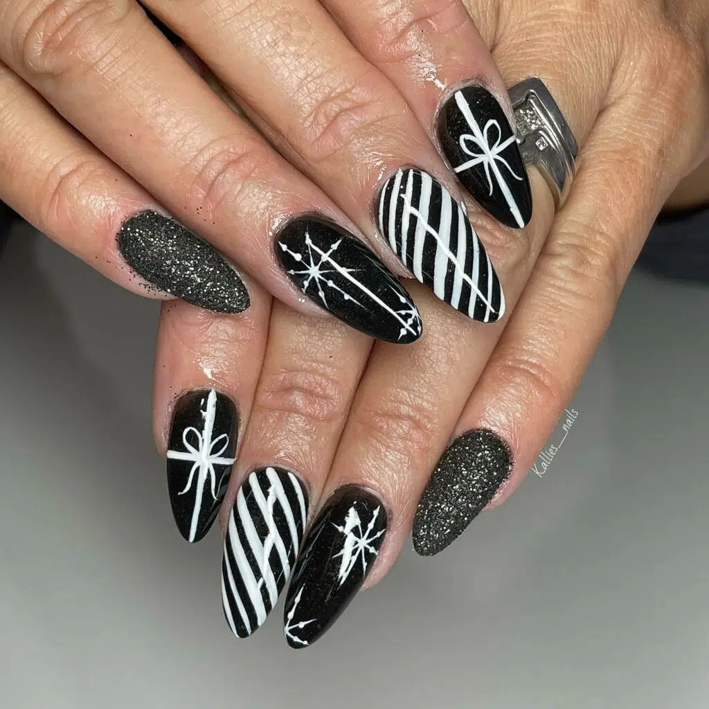 Chic Holiday Nails: 24+ Simple Black Christmas Nail Ideas