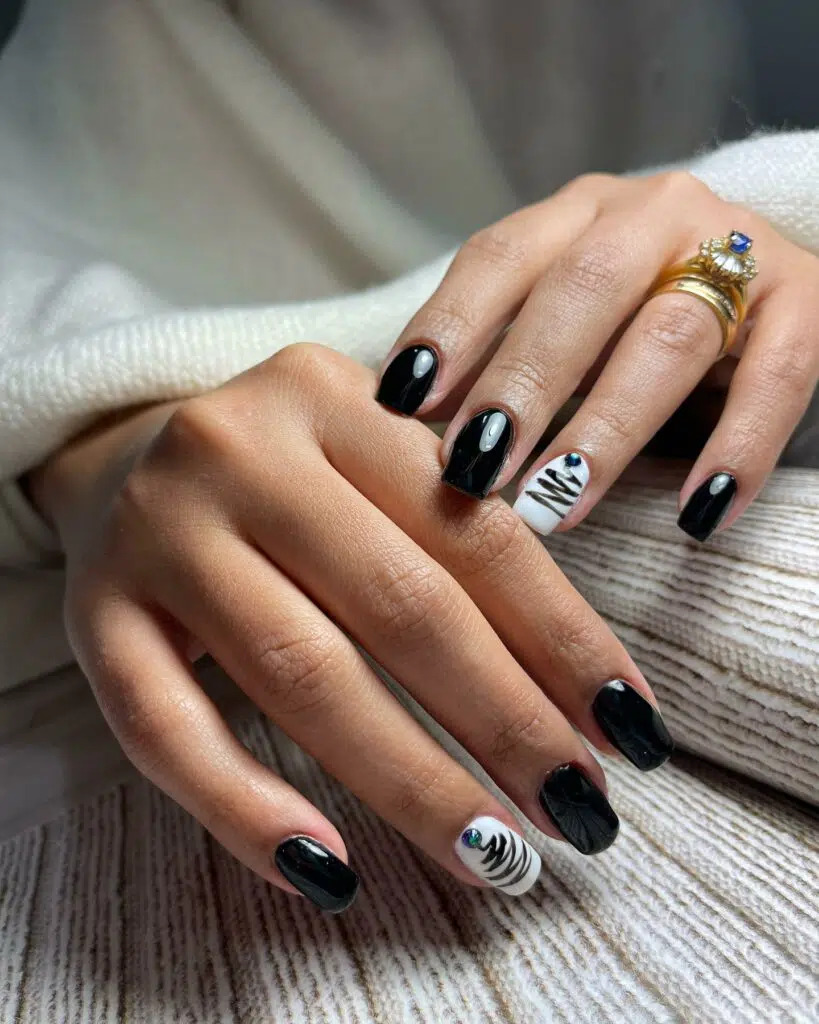 Chic Holiday Nails: 24+ Simple Black Christmas Nail Ideas