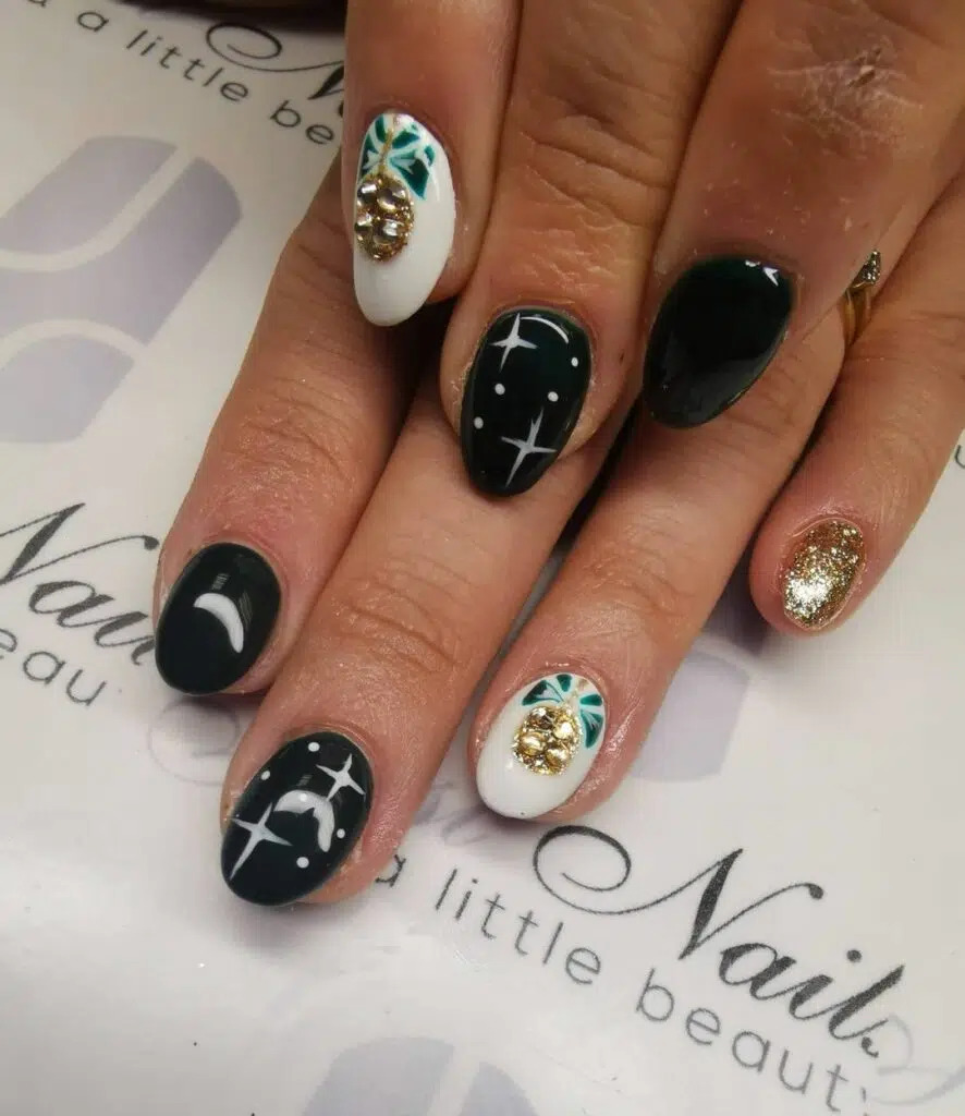 Chic Holiday Nails: 24+ Simple Black Christmas Nail Ideas