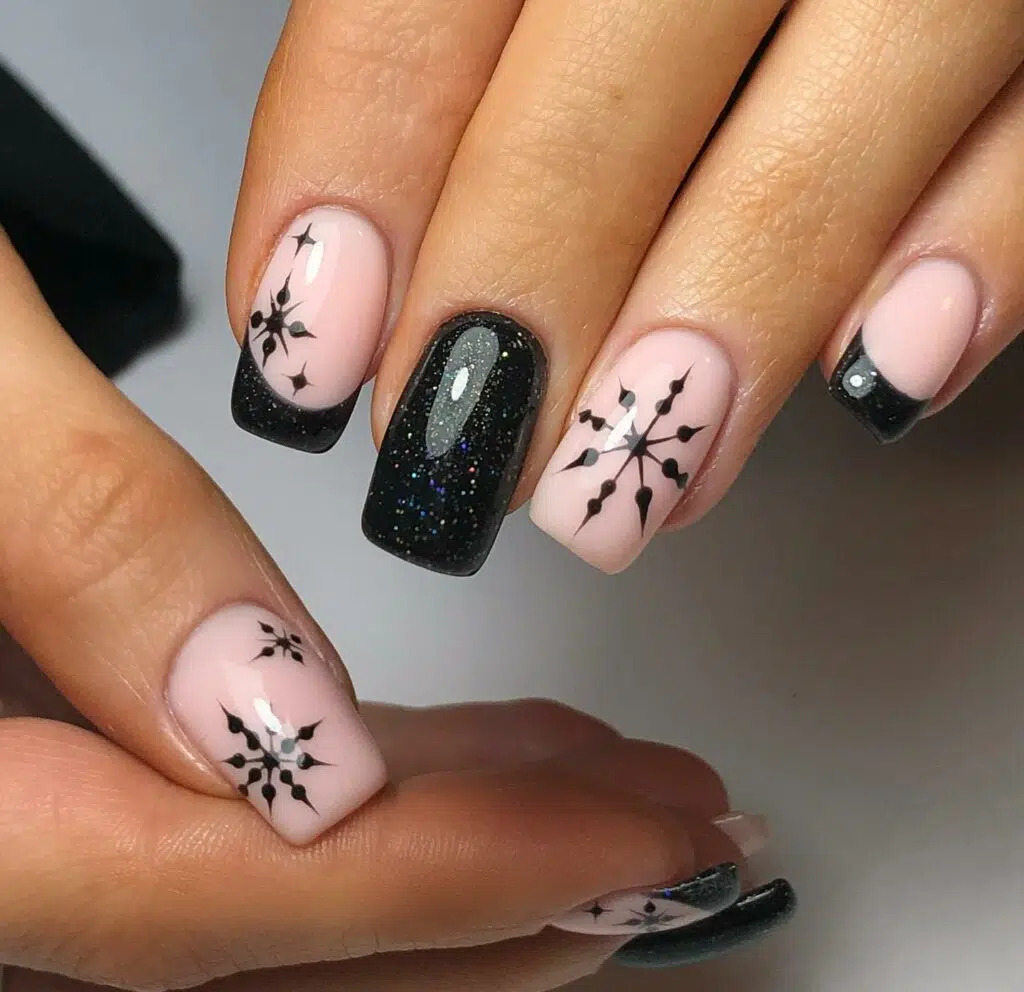 Chic Holiday Nails: 24+ Simple Black Christmas Nail Ideas