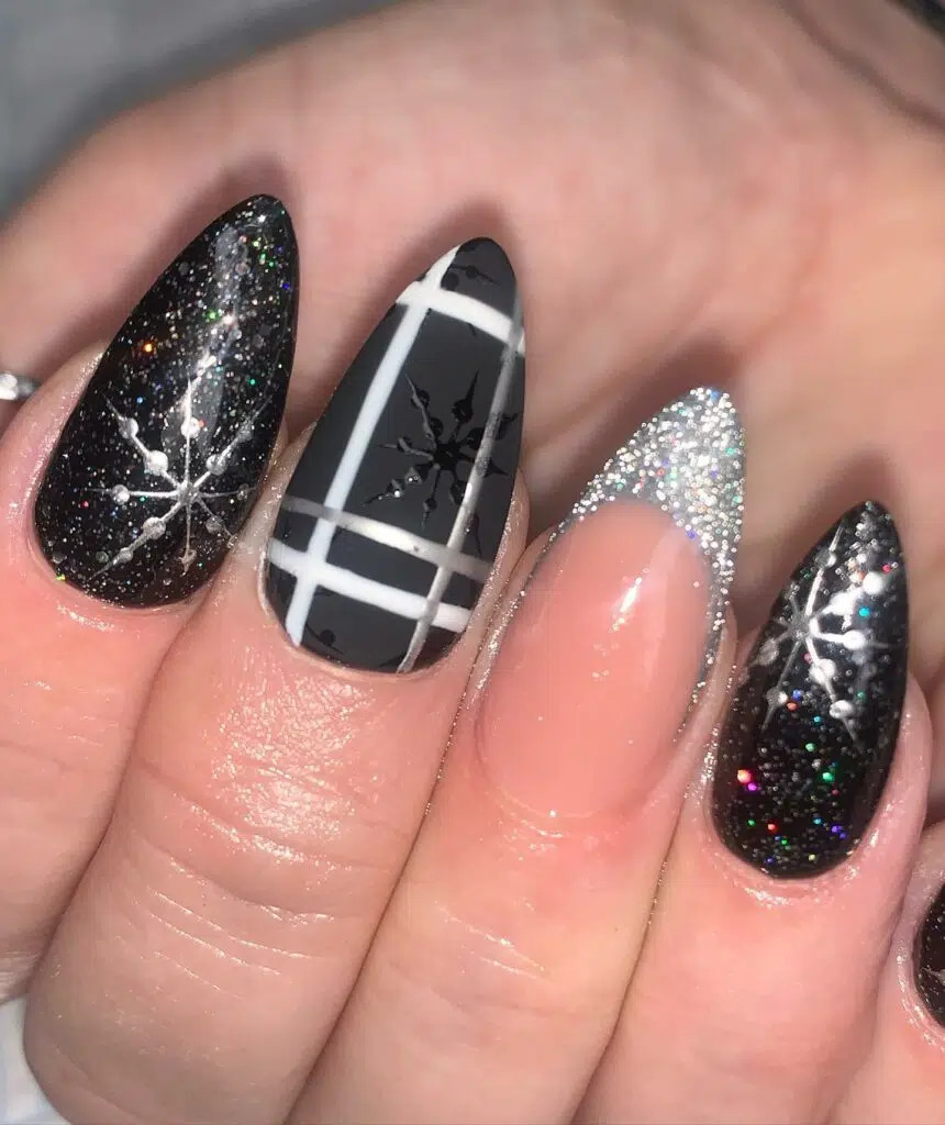 Chic Holiday Nails: 24+ Simple Black Christmas Nail Ideas