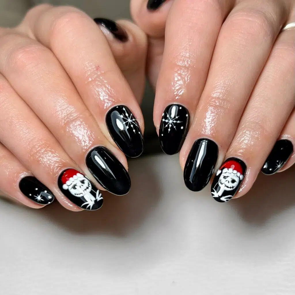 Chic Holiday Nails: 24+ Simple Black Christmas Nail Ideas