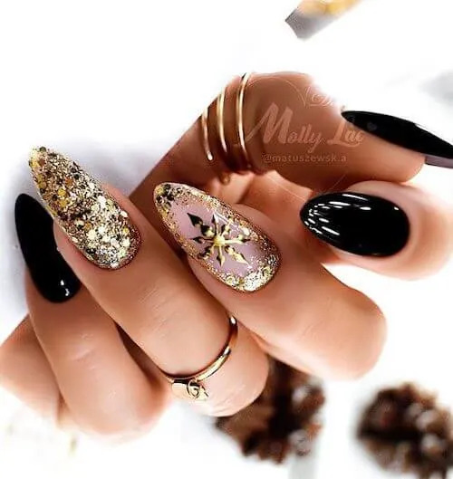 Chic Holiday Nails: 24+ Simple Black Christmas Nail Ideas