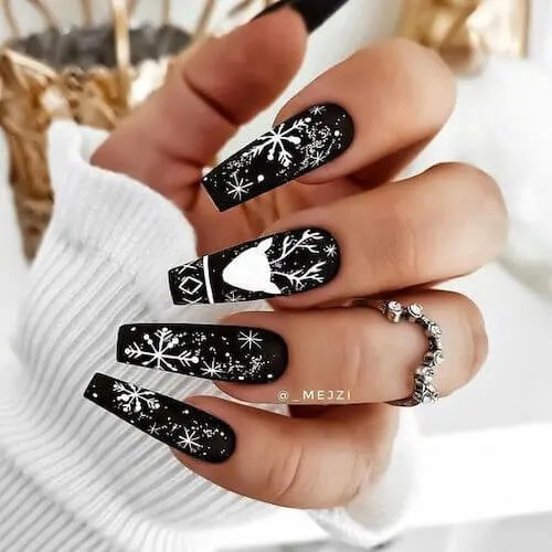 Chic Holiday Nails: 24+ Simple Black Christmas Nail Ideas