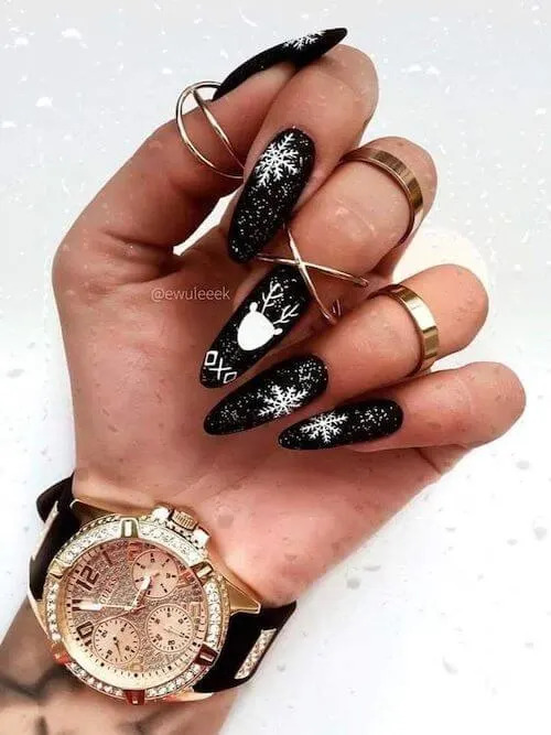 Chic Holiday Nails: 24+ Simple Black Christmas Nail Ideas