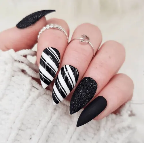 Chic Holiday Nails: 24+ Simple Black Christmas Nail Ideas