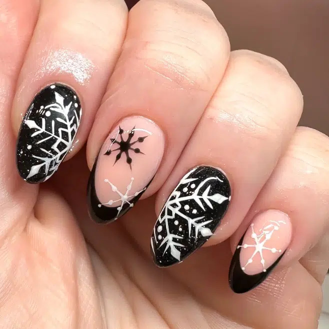 Chic Holiday Nails: 24+ Simple Black Christmas Nail Ideas