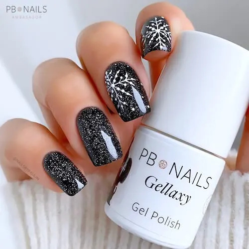 Chic Holiday Nails: 24+ Simple Black Christmas Nail Ideas