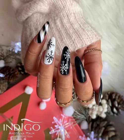 Chic Holiday Nails: 24+ Simple Black Christmas Nail Ideas