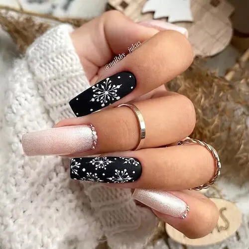 Chic Holiday Nails: 24+ Simple Black Christmas Nail Ideas