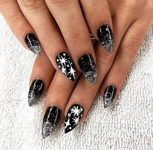 Chic Holiday Nails: 24+ Simple Black Christmas Nail Ideas