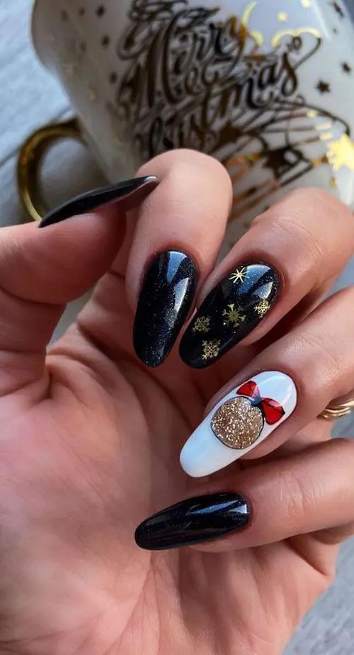 Chic Holiday Nails: 24+ Simple Black Christmas Nail Ideas