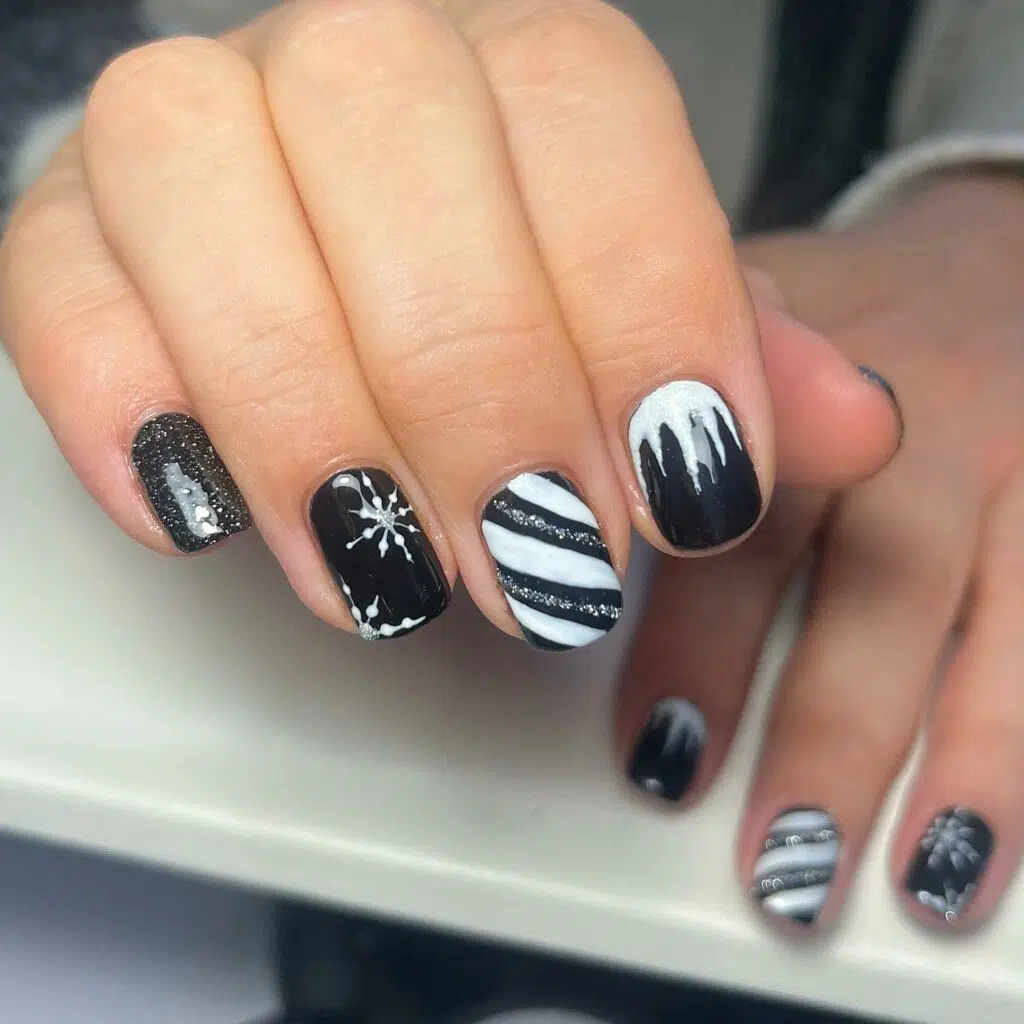 Chic Holiday Nails: 24+ Simple Black Christmas Nail Ideas