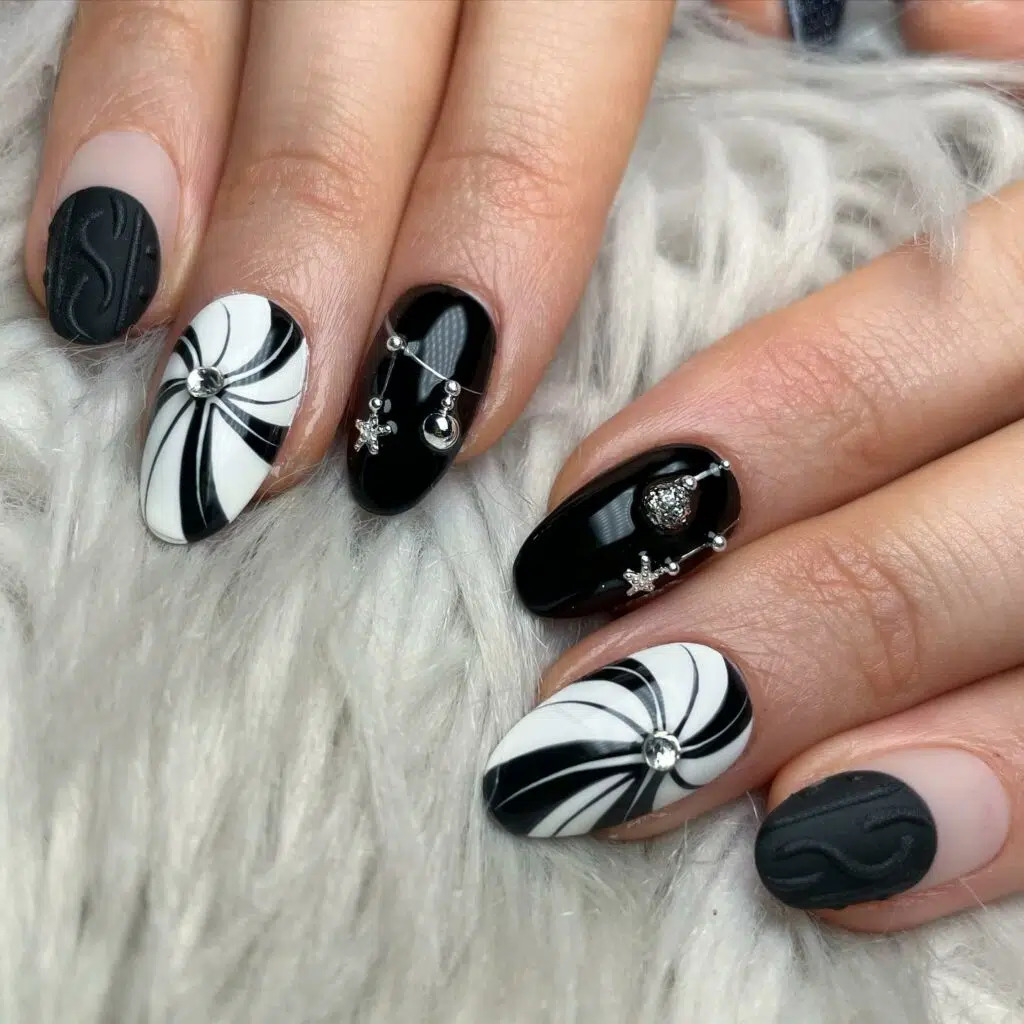 Chic Holiday Nails: 24+ Simple Black Christmas Nail Ideas