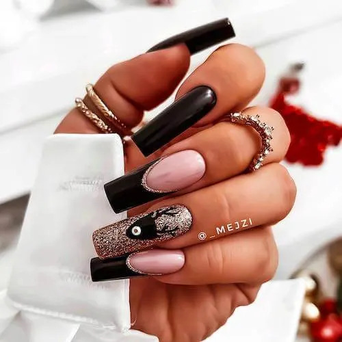 Chic Holiday Nails: 24+ Simple Black Christmas Nail Ideas