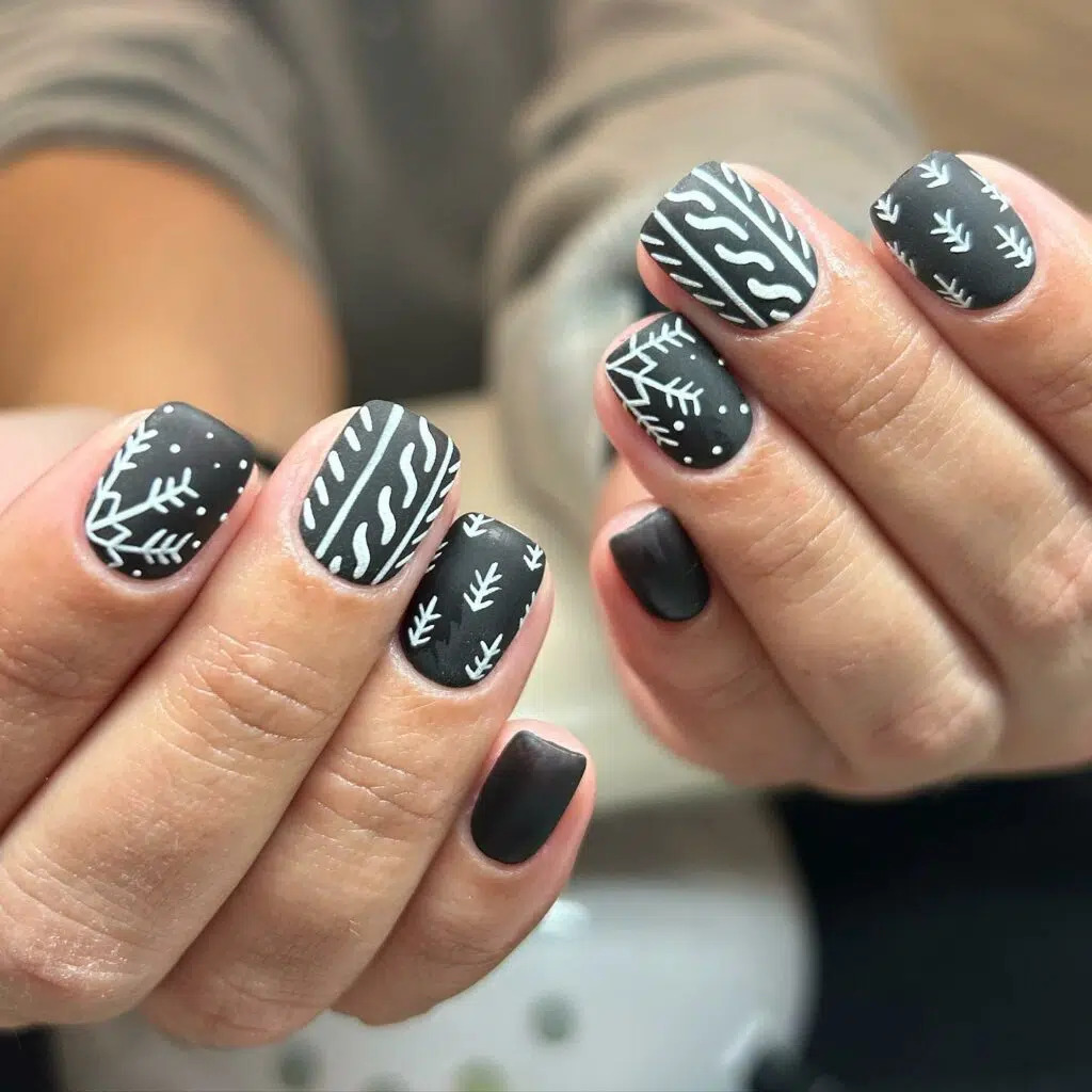 Chic Holiday Nails: 24+ Simple Black Christmas Nail Ideas