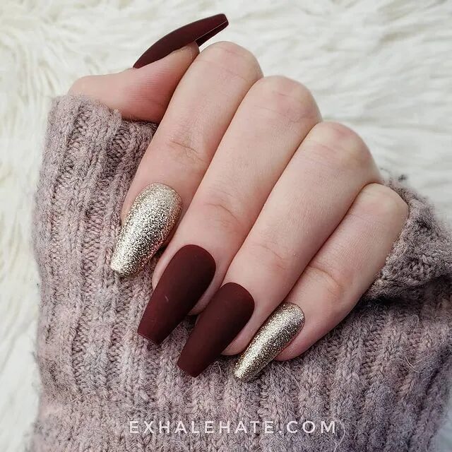 Winter Nail Designs | Berry and Gold Holo Nails for a Playful Winter Vibe