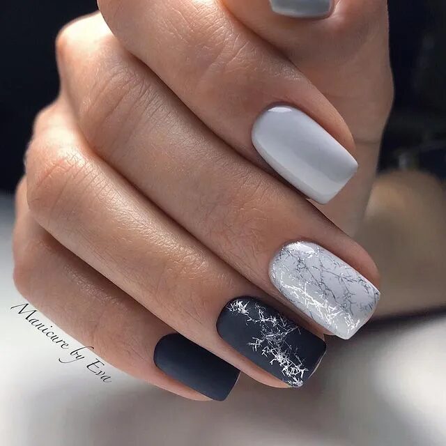 Winter Nail Designs | Frosty Midnight Blue and White Nails for a Winter Night's Dream